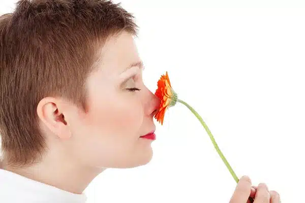 متى يتحسن التنفس بعد عملية تجميل الأنف؟ 1 متى ترجع حاسة الشم بعد عملية تجميل الانف؟